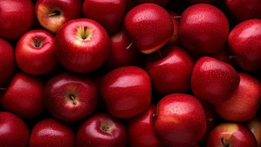 Πολυτοξικά «κοκτέιλ» από φυτοφάρμακα στα μήλα της Ευρώπης