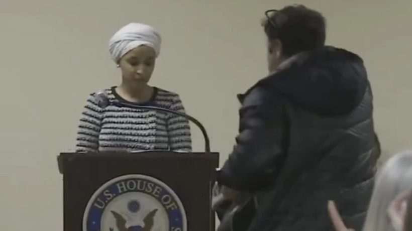 Ψέκασε με άγνωστη ουσία βουλευτή στη Μινεσότα ΒΙΝΤΕΟ 24 Ψέκασε με άγνωστη ουσία βουλευτή στη Μινεσότα ΒΙΝΤΕΟ