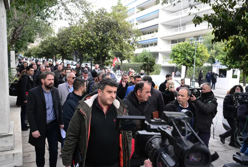 Αγρότες: Σήμερα αποφασίζουν επιστροφή ή όχι στα μπλόκα - «Μικρό καλάθι» στη συνάντηση με Μητσοτάκη ΦΩΤΟ