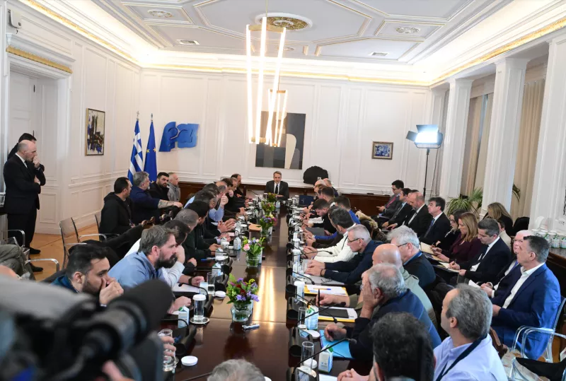 Αγρότες: Σήμερα αποφασίζουν επιστροφή ή όχι στα μπλόκα - «Μικρό καλάθι» στη συνάντηση με Μητσοτάκη ΦΩΤΟ