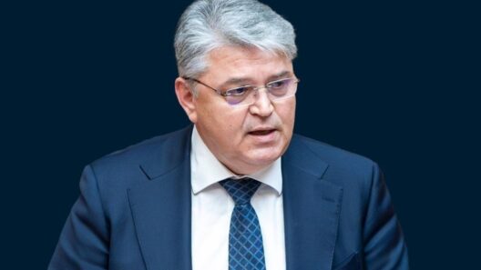 ΝΙΚΗ: «Η κυβέρνηση ξεσπιτώνει την κοινωνία και τα funds θησαυρίζουν»