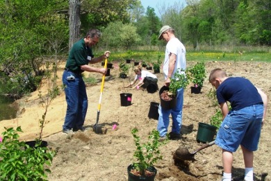 Δενδροφύτευση εθελοντών πυροσβεστών στο Γηροκομείου Πατρών