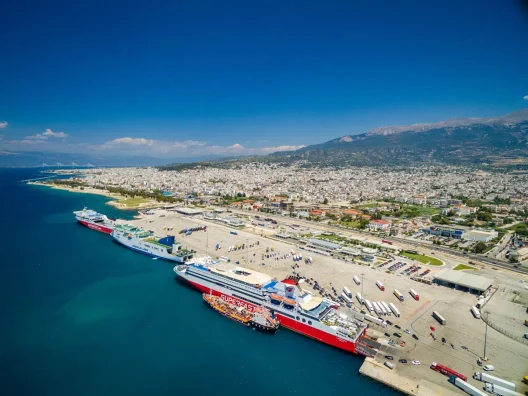 Πάτρα: Επενδυτές στο λιμάνι για δρομολόγια στην Αίγυπτο - Με «υπογραφή» Κικίλια ΦΩΤΟ