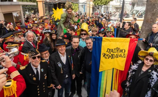 Στα χέρια του Δημάρχου Κώστα Πελετίδη το Καρναβαλικό Λάβαρο