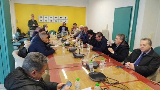 Αχαΐα: Αιχμές δημάρχων για «παραλείψεις της Διοίκησης» στη Παραλία Καλογριάς ΦΩΤΟ