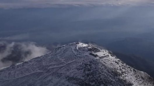 Το «λευκό μυστήριο» της Πελοποννήσου: Η Πυραμίδα του Ταΰγετου που κόβει την ανάσα