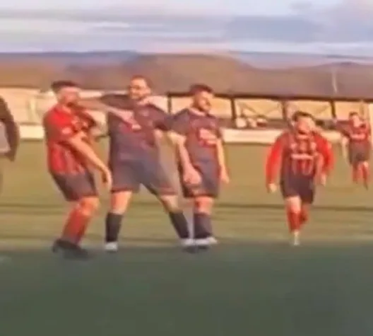 Ουαλία: Ποδοσφαιριστής έριξε αγκωνιά σε αντίπαλο και συνελήφθη ΒΙΝΤΕΟ