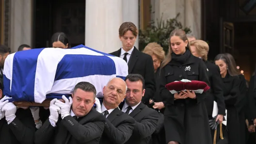 Κηδεύτηκε στο Τατόϊ η πριγκίπισσα Ειρήνη ΦΩΤΟ