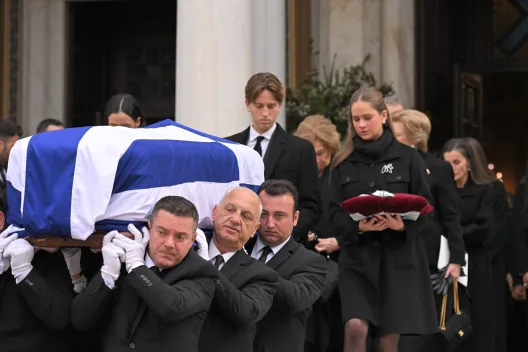 Κηδεύτηκε στο Τατόϊ η πριγκίπισσα Ειρήνη ΦΩΤΟ