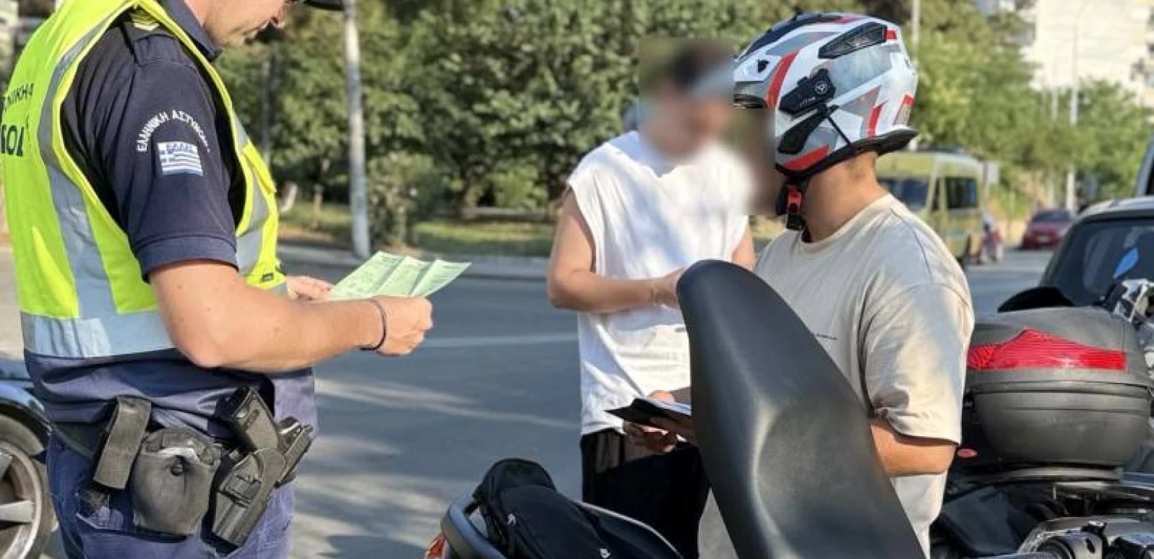 Αχαΐα: Πολλές οι παραβάσεις, από την Τροχαία, για κράνος 4 Αχαΐα: Πολλές οι παραβάσεις, από την Τροχαία, για κράνος
