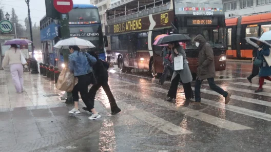 Ισχυρή κακοκαιρία το Σαββατοκύριακο, οι «κόκκινες» περιοχές