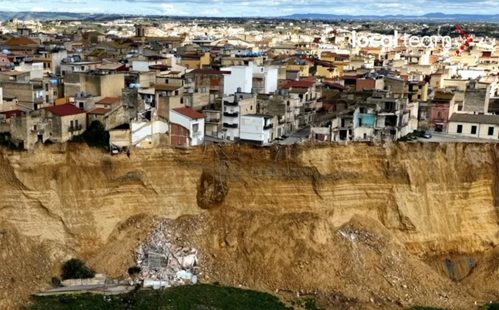 Η γη «κατάπιε» πόλη στη Σικελία, κατολίσθηση μαμούθ ΦΩΤΟ