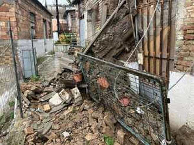 Πάτρα: Κατάρρευση σπιτιού στην Ανω πόλη ΦΩΤΟ 29 Πάτρα: Κατάρρευση σπιτιού στην Ανω πόλη ΦΩΤΟ