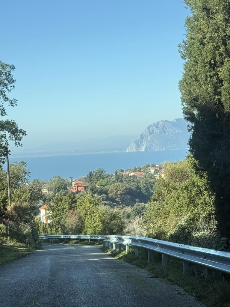 Πάτρα: Νέα στηθαία και κιγκλιδώματα ασφαλείας από τον Δήμο, τα σημεία ΦΩΤΟ
