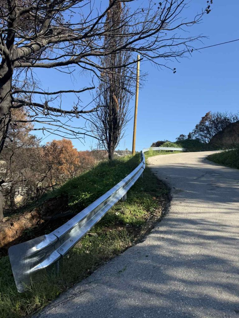 Πάτρα: Νέα στηθαία και κιγκλιδώματα ασφαλείας από τον Δήμο, τα σημεία ΦΩΤΟ