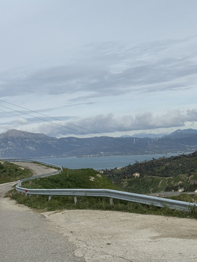 Πάτρα: Νέα στηθαία και κιγκλιδώματα ασφαλείας από τον Δήμο, τα σημεία ΦΩΤΟ