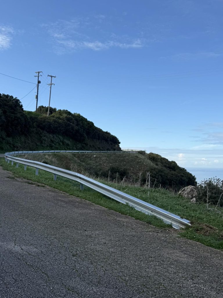 Πάτρα: Νέα στηθαία και κιγκλιδώματα ασφαλείας από τον Δήμο, τα σημεία ΦΩΤΟ