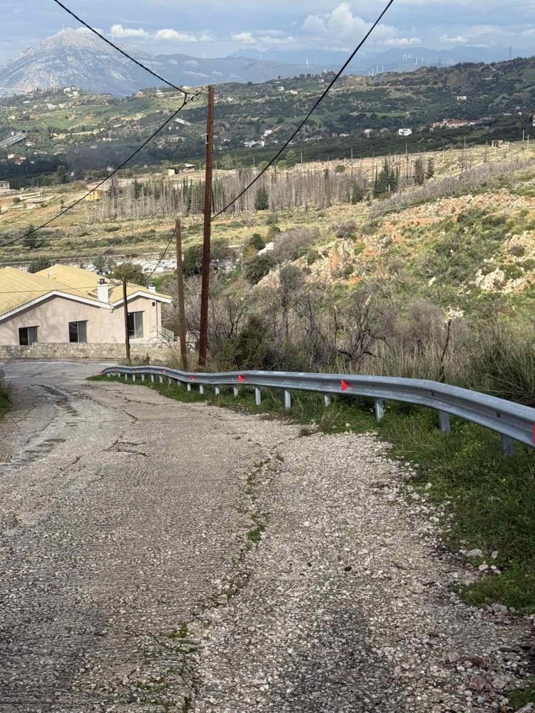 Πάτρα: Νέα στηθαία και κιγκλιδώματα ασφαλείας από τον Δήμο, τα σημεία ΦΩΤΟ