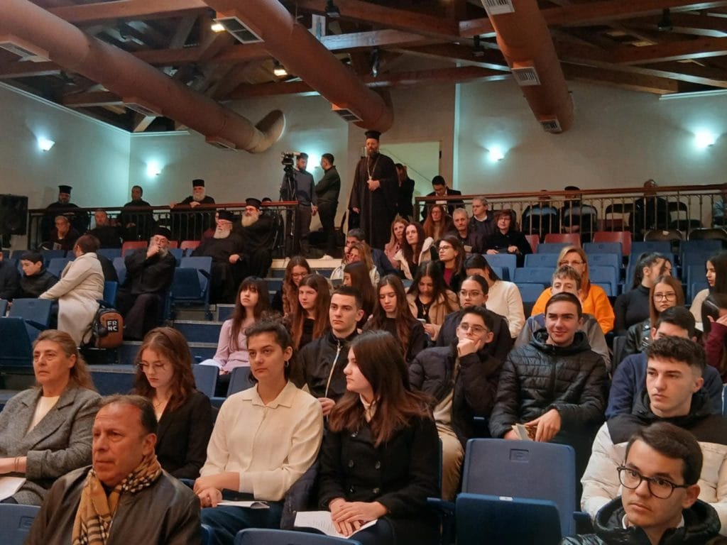 Αίγιο: Το Συνέδριο Νεολαίας της Ιεράς Μητροπόλεως - Ιερώνυμος: «Για έναν κόσμο πιο δίκαιο» ΦΩΤΟ 34 Αίγιο: Το Συνέδριο Νεολαίας της Ιεράς Μητροπόλεως - Ιερώνυμος: «Για έναν κόσμο πιο δίκαιο» ΦΩΤΟ