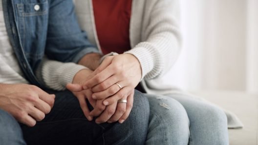 Τι είναι το «συζυγικό καθήκον» που καταργείται δια νόμου στη Γαλλία