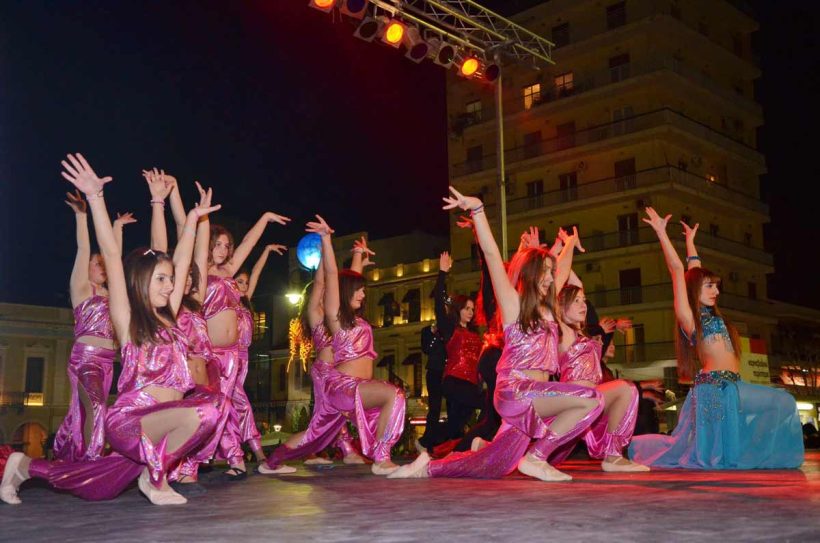 Σχολές χορού στην πλατεία του Πατρινού Καρναβαλιού