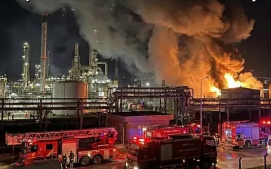 Eκρηξη σε διυλιστήριο στη Νικομήδεια ΒΙΝΤΕΟ