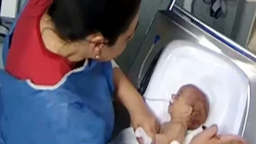 Τουρκία: Νοσοκόμα προκάλεσε εγκεφαλική παράλυση σε νεογνό ΒΙΝΤΕΟ