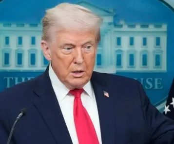 Σκέφτομαι σοβαρά την αποχώρηση από το ΝΑΤΟ, λέει ο Τραμπ και συμφωνεί με Πούτιν