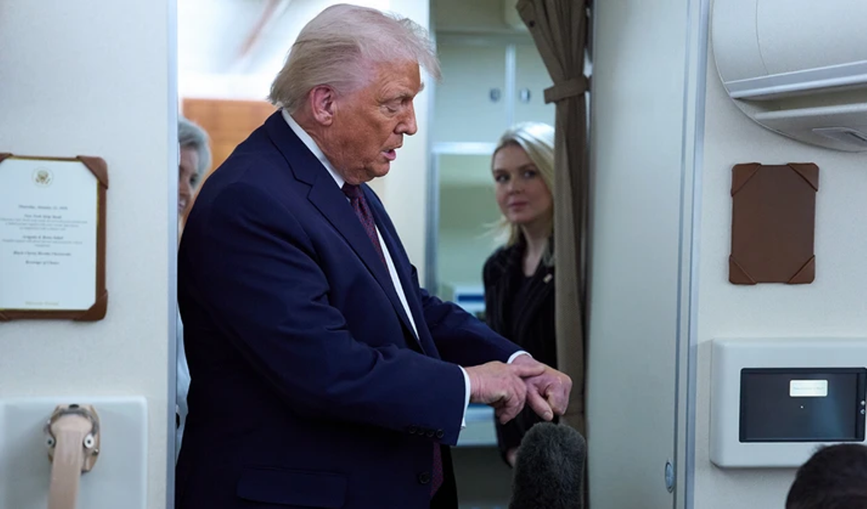 Η εξήγηση Τραμπ για το νέο μοβ μώλωπα ΦΩΤΟ – ΒΙΝΤΕΟ