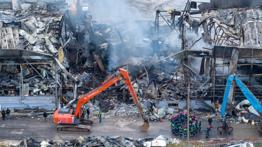 Πάτρα: «Εργοδοτικό έγκλημα» βλέπουν οι οικοδόμοι στη «ΒΙΟΛΑΝΤΑ» με τις νεκρές εργάτριες