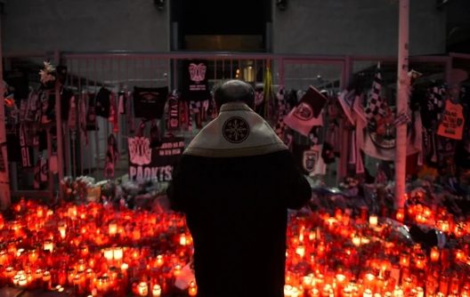 Ρίγη συγκίνησης στην υποδοχή των 7 σορών των οπαδών του ΠΑΟΚ ΦΩΤΟ 25 Ρίγη συγκίνησης στην υποδοχή των 7 σορών των οπαδών του ΠΑΟΚ ΦΩΤΟ