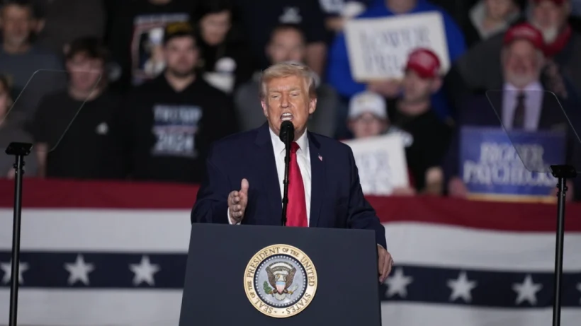 Τραμπ: Αμερικανική αρμάδα κινείται προς Ιράν, που προτείνει διάλογο