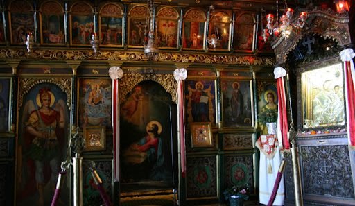 Το πρόγραμμα Ακολουθιών στην Παναγία Τρυπητή, στο Αίγιο