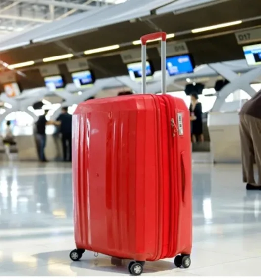 Γιατί έχουν «προτεραιότητα» οι κόκκινες βαλίτσες στα αεροπλάνα