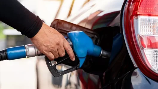 Διψήφια ανατίμηση αμόλυβδης και ντίζελ στην ΕΕ - «Φωτιά» στα καύσιμα από τις επιθέσεις στη Μέση Ανατολή