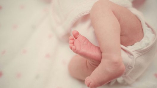 Καλλιθέα: Τί εντοπίστηκε στο «κακοποιημένο» βρέφος, που πέθανε