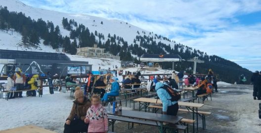 Καλάβρυτα: «Βούλιαξαν» το Σαββατοκύριακο από κόσμο, για βόλτα και χειμερινά σπορ ΒΙΝΤΕΟ-ΦΩΤΟ