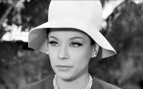 Η Μέλπω Ζαρόκωστα υπήρξε μια από τις ομορφότερες ελληνίδες ηθοποιούς