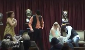 Πάτρα: Η ώρα του ερασιτεχνικού θεάτρου και της σάτιρας στο «Μώμο» ΦΩΤΟ