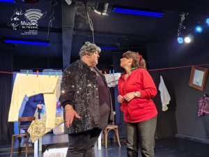 Πάτρα: Η ώρα του ερασιτεχνικού θεάτρου και της σάτιρας στο «Μώμο» ΦΩΤΟ