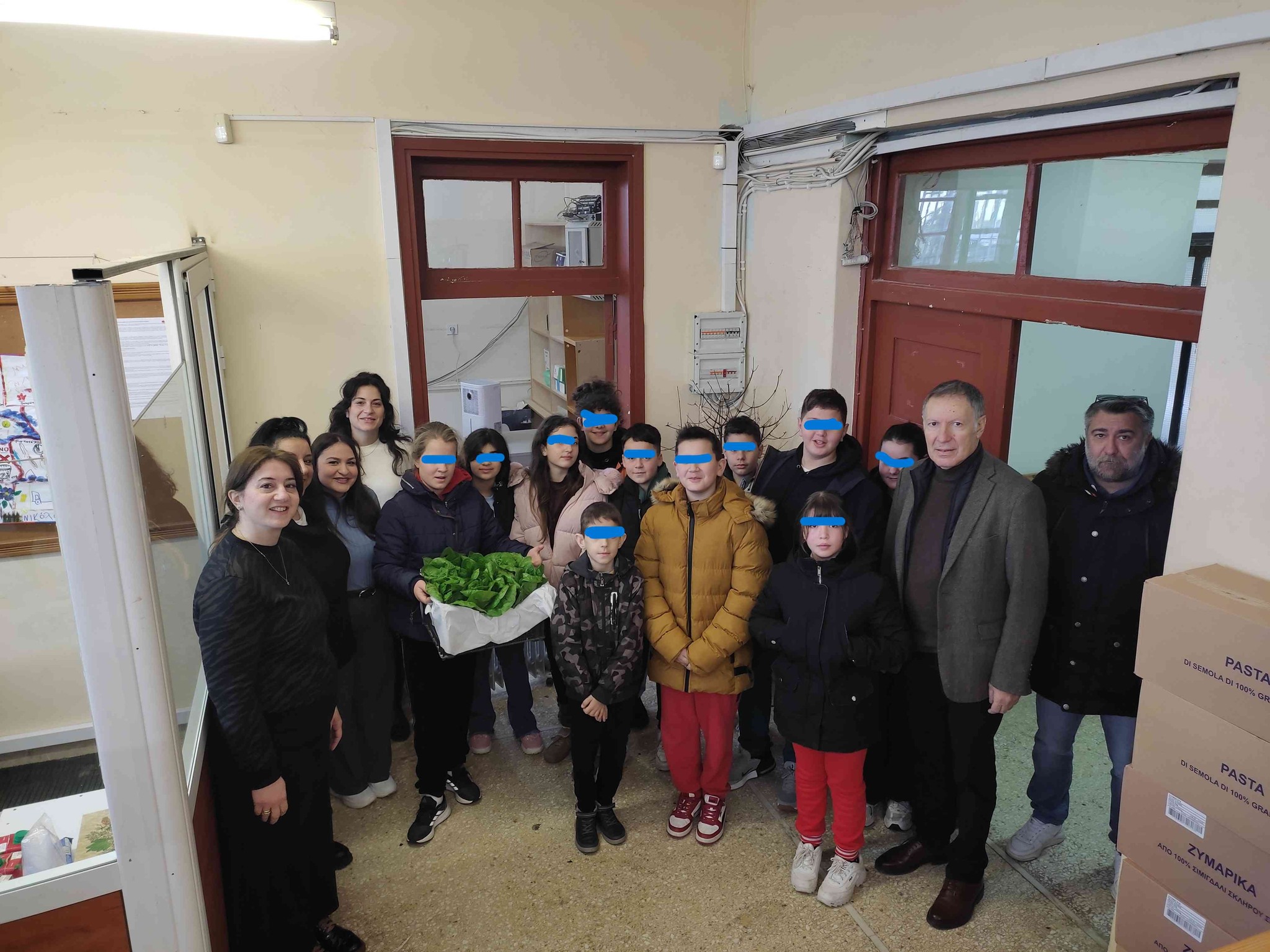 Μαθητές προσέφεραν λαχανικά στο Κοινωνικό Παντοπωλείο του Δήμου Ερυμάνθου 30 Μαθητές προσέφεραν λαχανικά στο Κοινωνικό Παντοπωλείο του Δήμου Ερυμάνθου