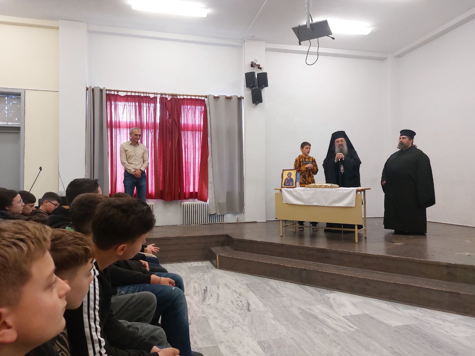 Πίτα του Γυμνασίου Σαραβαλίου, συμβολικά των Τριών Ιεραρχών ΦΩΤΟ