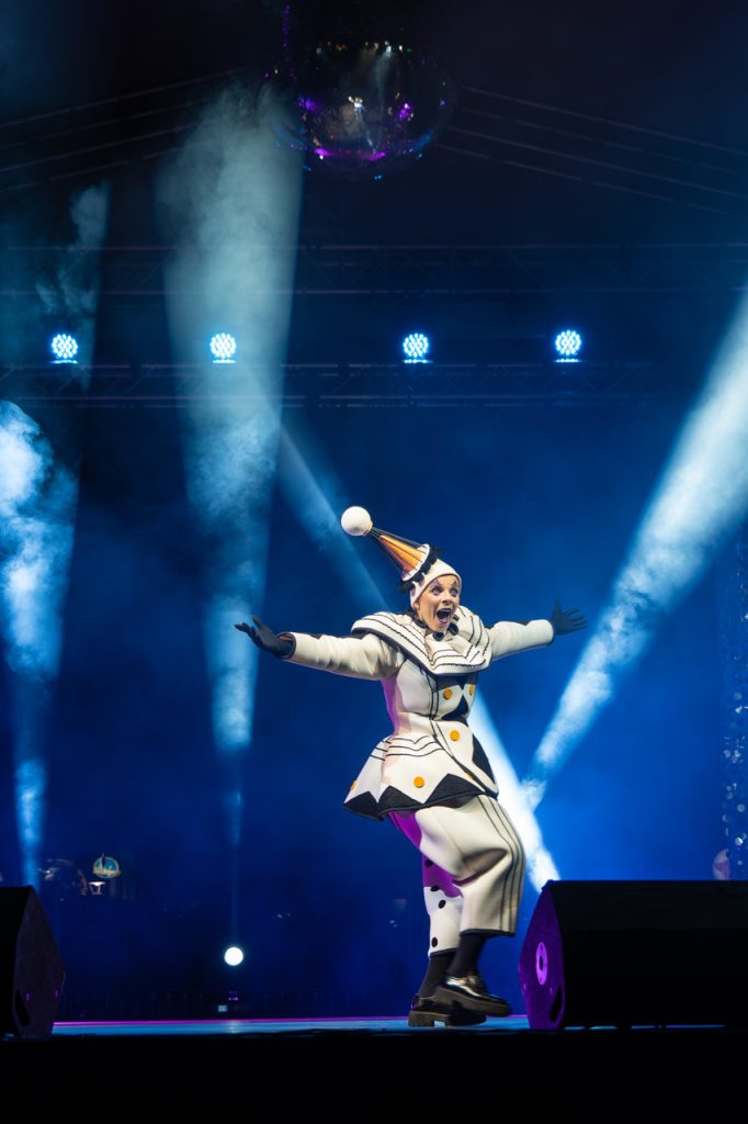 Τελάλισσα, μουσικό άρμα και σοκολάτες από την «Μέριμνας» Πάτρας ΦΩΤΟ