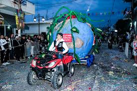 Η ώρα της Καρναβαλικής Αιγείρας με 700 καρναβαλιστές ΦΩΤΟ