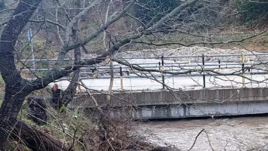 ΕΟ Ζαχλωρούς - Μαμουσιάς: Σε επιφυλακή για υπερχείλιση του ποταμού Βουραϊκού ΒΙΝΤΕΟ