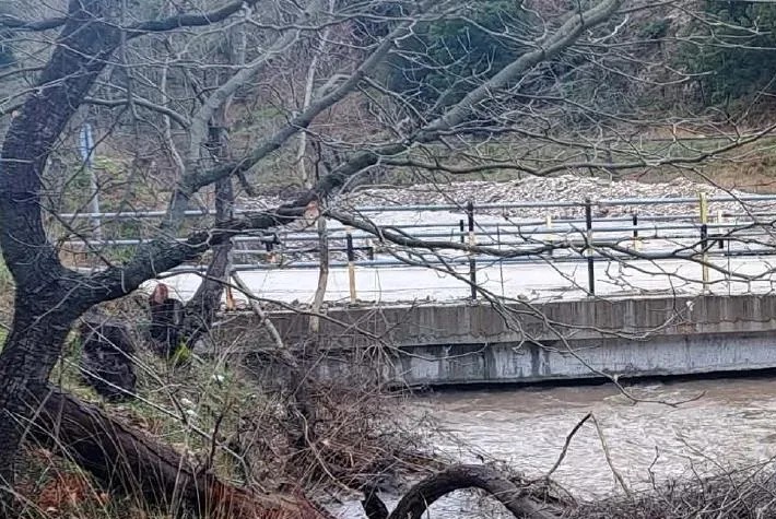 ΕΟ Ζαχλωρούς – Μαμουσιάς: Σε επιφυλακή για υπερχείλιση του ποταμού Βουραϊκού ΒΙΝΤΕΟ