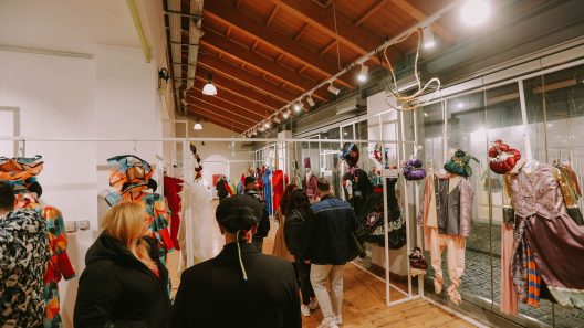 Ξεκινά η έκθεση στολών Πληρωμάτων του φετινού Πατρινού Καρναβαλιού