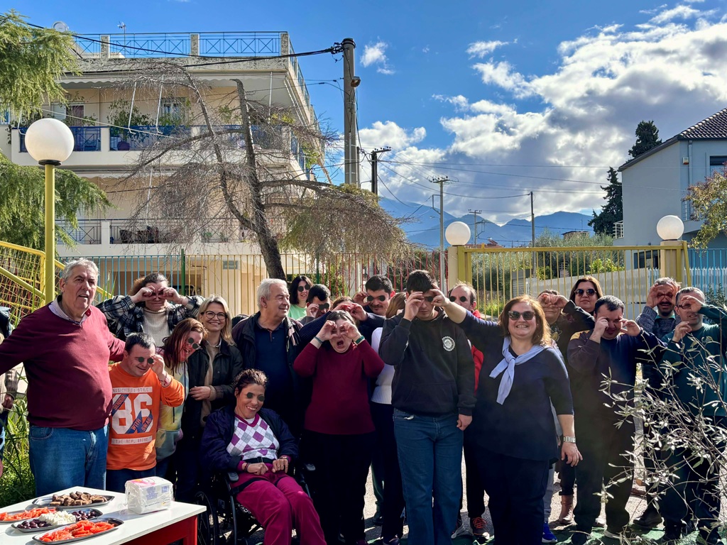 Τα παιδιά ΚΔΑΠ της Πάτρας μάζεψαν τις ελιές τους ΦΩΤΟ