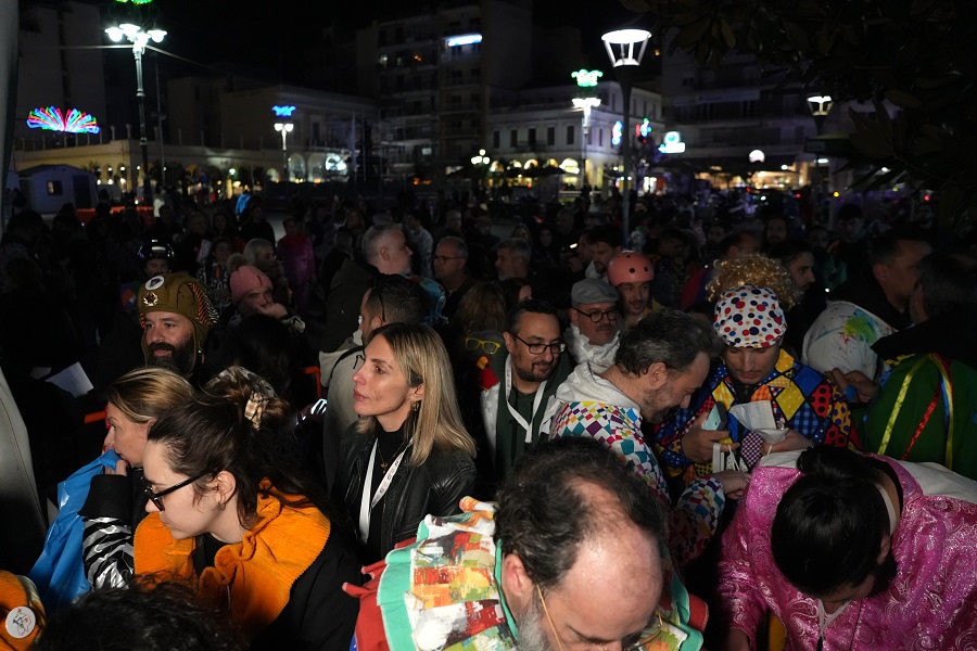 Το «Ακούσατε, ακούσατε» ξεσήκωσε όλη την Πάτρα ΦΩΤΟ