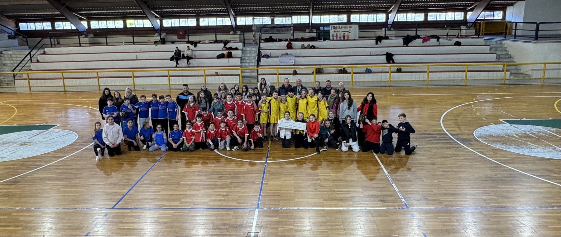 Σχολικές αθλητικές δράσεις με μαθητές που ζωντάνεψαν τα γήπεδα μπάσκετ του Αιγίου ΦΩΤΟ